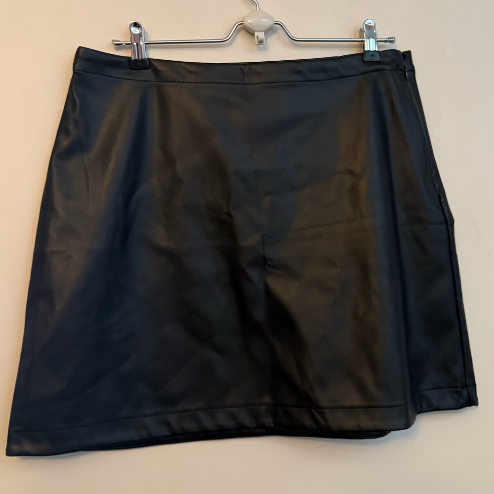 GAP Black Vegan(Faux) Leather Mini Skirt